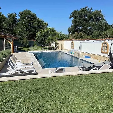 Zivahna With Pool * Lovrečica